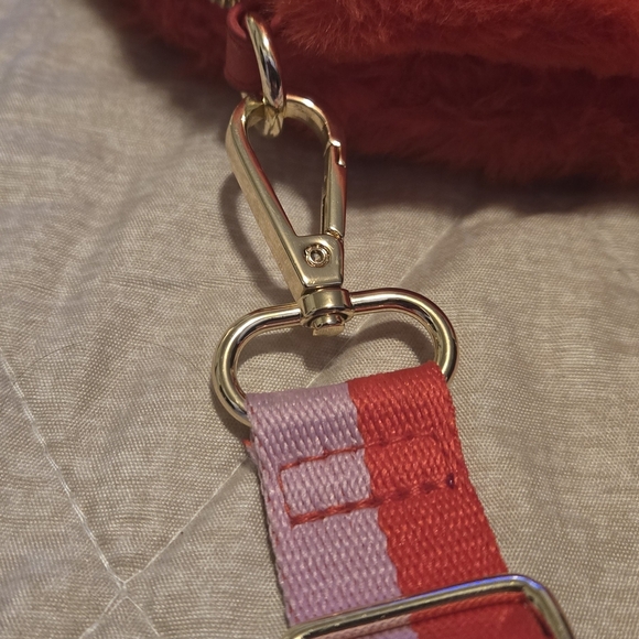 Bath & Body Works Chic Heart-Shaped Faux Fur Crossbody Bag - Red - Picture 3 of 8